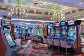 Aplikasi denistoto menampilkan menu sportsbook, live casino, dan slot dalam satu dashboard